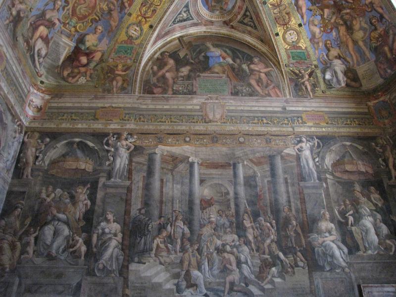 raphaels rooms_room of constantine.jpg - Raphael's rooms. the room of Constantine. Één van de kamers die tot de privé vertrekken van Paus Julius II behoorden. Hij gaf Raphael de opdracht deze ruimtes te decoreren. The room of Constantine is de laatste die geschilderd werd. Het grootste deel van dit vertrek is door leerlingen van Raphael gemaakt nadat hij in 1520 plotseling overleed.